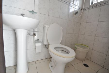 Casa à venda com 250m², 3 quartos e 9 vagasBanheiro de Serviço