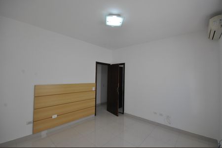 Casa à venda com 250m², 3 quartos e 9 vagasSuíte 2