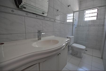 Casa à venda com 250m², 3 quartos e 9 vagasBanheiro da Suíte 1