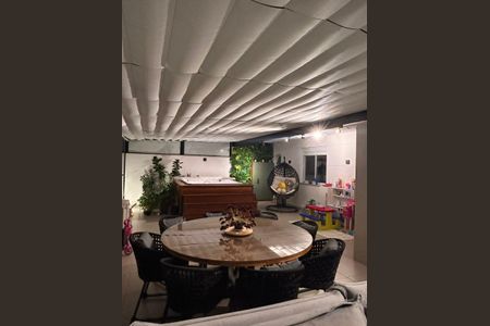Apartamento à venda com 95m², 2 quartos e 2 vagasSala de jantar