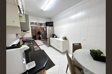 Casa à venda com 220m², 3 quartos e 2 vagas Casa à venda com 220m², 3 quartos e 2 vagasCozinha