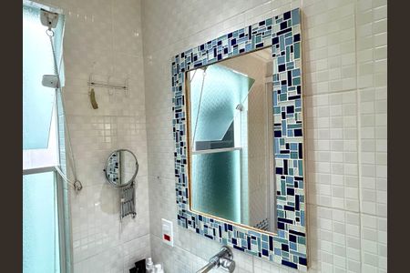 Casa à venda com 220m², 3 quartos e 2 vagas Casa à venda com 220m², 3 quartos e 2 vagasBanheiro da Suíte 1