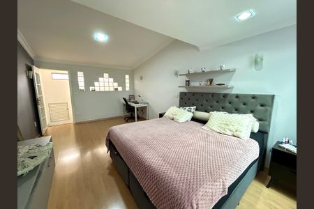 Casa à venda com 220m², 3 quartos e 2 vagas Casa à venda com 220m², 3 quartos e 2 vagasQuarto Suíte 1
