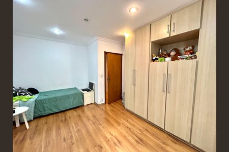 Casa à venda com 220m², 3 quartos e 2 vagas Casa à venda com 220m², 3 quartos e 2 vagasQuarto Suíte 2