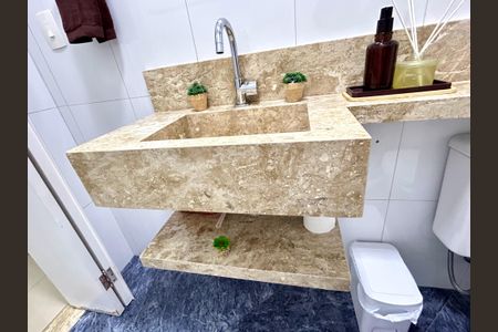 Casa à venda com 220m², 3 quartos e 2 vagas Casa à venda com 220m², 3 quartos e 2 vagasLavabo