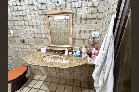 Casa à venda com 220m², 3 quartos e 2 vagas Casa à venda com 220m², 3 quartos e 2 vagasBanheiro da Suíte 2