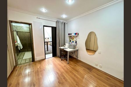 Casa à venda com 220m², 3 quartos e 2 vagas Casa à venda com 220m², 3 quartos e 2 vagasQuarto Suíte 2