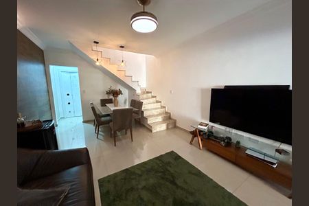 Casa à venda com 220m², 3 quartos e 2 vagas Casa à venda com 220m², 3 quartos e 2 vagasSala