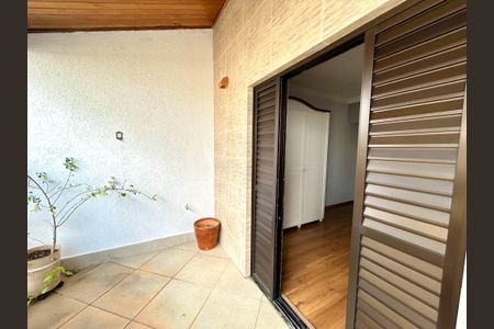 Casa à venda com 220m², 3 quartos e 2 vagas Casa à venda com 220m², 3 quartos e 2 vagasVaranda da Suíte 3