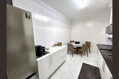 Casa à venda com 220m², 3 quartos e 2 vagas Casa à venda com 220m², 3 quartos e 2 vagasCozinha