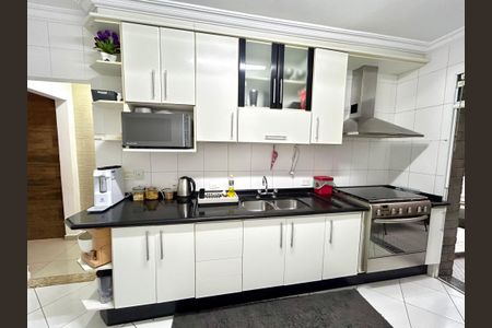 Casa à venda com 220m², 3 quartos e 2 vagas Casa à venda com 220m², 3 quartos e 2 vagasCozinha