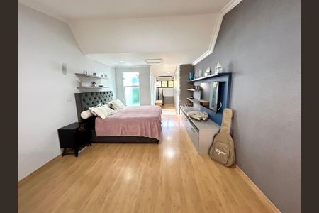 Casa à venda com 220m², 3 quartos e 2 vagas Casa à venda com 220m², 3 quartos e 2 vagasQuarto Suíte 1