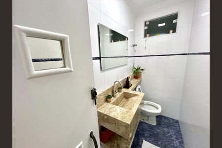 Casa à venda com 220m², 3 quartos e 2 vagas Casa à venda com 220m², 3 quartos e 2 vagasLavabo