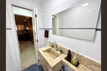 Casa à venda com 220m², 3 quartos e 2 vagas Casa à venda com 220m², 3 quartos e 2 vagasLavabo