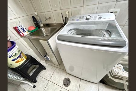 Casa à venda com 220m², 3 quartos e 2 vagas Casa à venda com 220m², 3 quartos e 2 vagasÁrea de Serviço