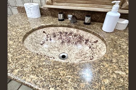 Casa à venda com 220m², 3 quartos e 2 vagas Casa à venda com 220m², 3 quartos e 2 vagasBanheiro da Suíte 2