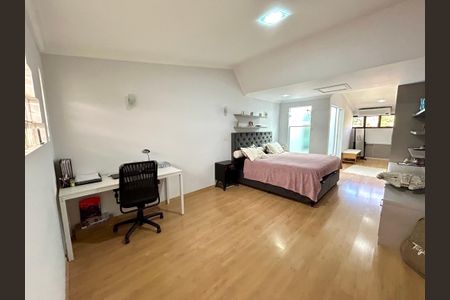 Casa à venda com 220m², 3 quartos e 2 vagas Casa à venda com 220m², 3 quartos e 2 vagasQuarto Suíte 1