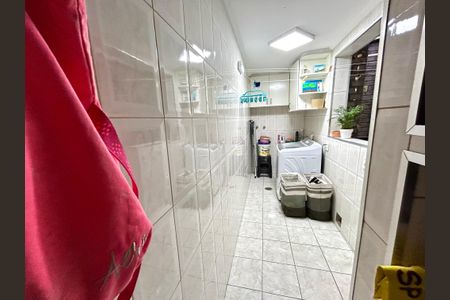 Casa à venda com 220m², 3 quartos e 2 vagas Casa à venda com 220m², 3 quartos e 2 vagasDespensa