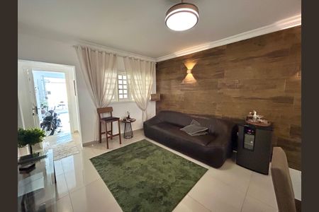 Casa à venda com 220m², 3 quartos e 2 vagas Casa à venda com 220m², 3 quartos e 2 vagasSala