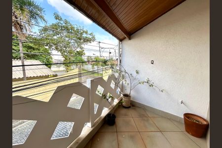 Casa à venda com 220m², 3 quartos e 2 vagas Casa à venda com 220m², 3 quartos e 2 vagasVaranda da Suíte 3
