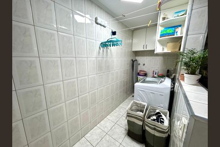 Casa à venda com 220m², 3 quartos e 2 vagas Casa à venda com 220m², 3 quartos e 2 vagasÁrea de Serviço