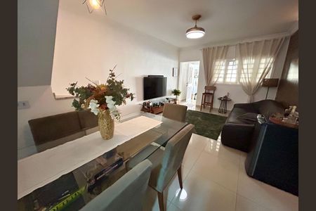 Casa à venda com 220m², 3 quartos e 2 vagas Casa à venda com 220m², 3 quartos e 2 vagasSala