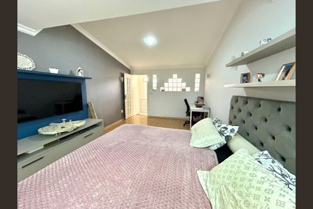 Casa à venda com 220m², 3 quartos e 2 vagas Casa à venda com 220m², 3 quartos e 2 vagasQuarto Suíte 1