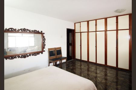 Casa à venda com 280m², 5 quartos e 3 vagasQuarto 2 - Suíte