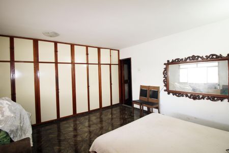 Casa à venda com 280m², 5 quartos e 3 vagasQuarto 2 - Suíte