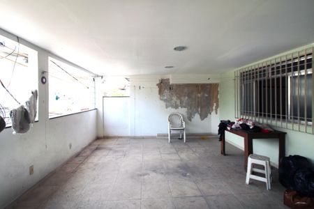 Casa à venda com 280m², 5 quartos e 3 vagasÁrea de Serviço e Varanda