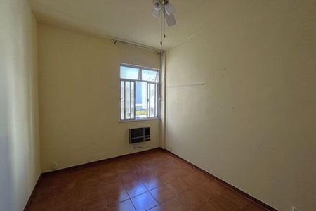 Apartamento para alugar com 68m², 3 quartos e sem vaga
