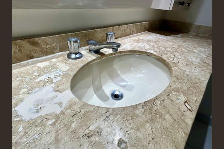 Apartamento à venda com 258m², 3 quartos e 2 vagasBanheiro da Suíte 3