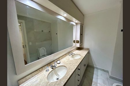 Apartamento à venda com 258m², 3 quartos e 2 vagasBanheiro da Suíte 3