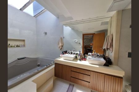 Apartamento à venda com 360m², 4 quartos e 3 vagas Apartamento à venda com 360m², 4 quartos e 3 vagasbanheiro suíte 2