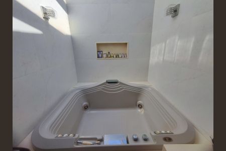 Apartamento para alugar com 360m², 4 quartos e 3 vagasBanheiro da Suíte 1