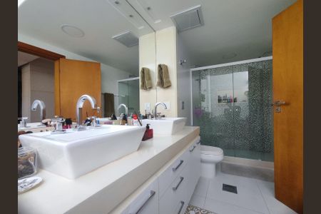 Apartamento para alugar com 360m², 4 quartos e 3 vagasBanheiro da Suíte 1