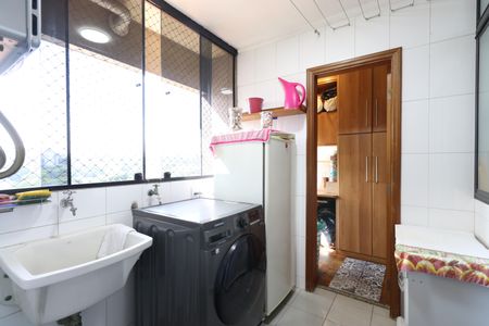 Apartamento à venda com 172m², 3 quartos e 3 vagasÁrea e banheiro de Serviço 