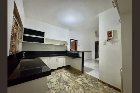 Casa para alugar com 445m², 4 quartos e 2 vagas