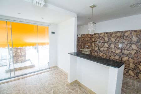 Sala de casa para alugar com 1 quarto, 75m² em Realengo, Rio de Janeiro