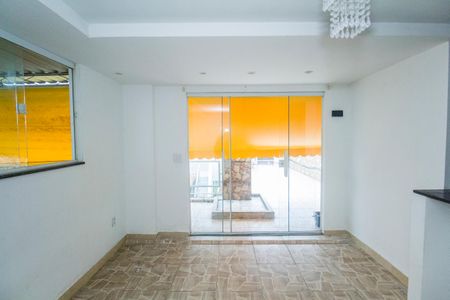 Sala de casa para alugar com 1 quarto, 75m² em Realengo, Rio de Janeiro