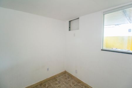 Quarto de casa para alugar com 1 quarto, 75m² em Realengo, Rio de Janeiro