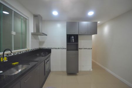 Casa para alugar com 150m², 2 quartos e 2 vagasCozinha