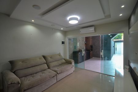 Casa para alugar com 150m², 2 quartos e 2 vagasSala