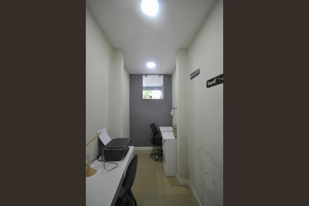 Casa para alugar com 150m², 2 quartos e 2 vagasEscritório 