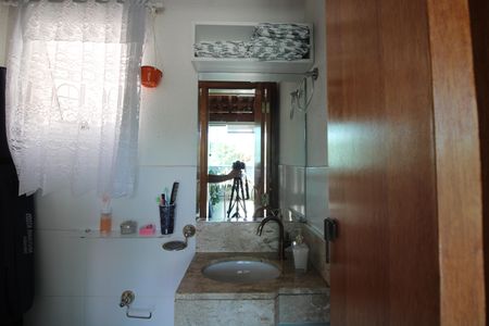 Casa de condomínio à venda com 110m², 3 quartos e 2 vagasBanheiro Social 2