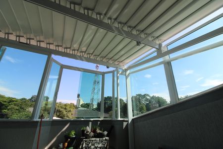 Casa de condomínio à venda com 110m², 3 quartos e 2 vagasTeto Varanda Superior