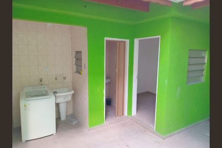 Casa à venda com 100m², 3 quartos e 2 vagas Casa à venda com 100m², 3 quartos e 2 vagasBanheiro 2