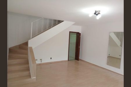 Casa à venda com 100m², 3 quartos e 2 vagas Casa à venda com 100m², 3 quartos e 2 vagasSala