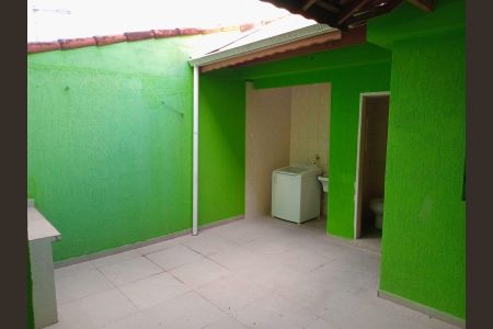 Casa à venda com 100m², 3 quartos e 2 vagas Casa à venda com 100m², 3 quartos e 2 vagasBanheiro