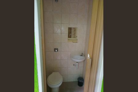 Casa à venda com 100m², 3 quartos e 2 vagas Casa à venda com 100m², 3 quartos e 2 vagasBanheiro 1